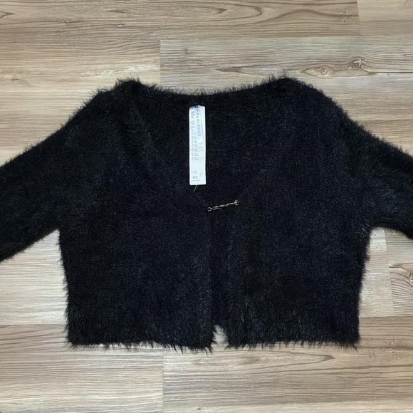 Fabletics fuzzy Crop Cardigan Sweater Black Womens XS Textured Soft 90s NEW - Picture 2 of 14